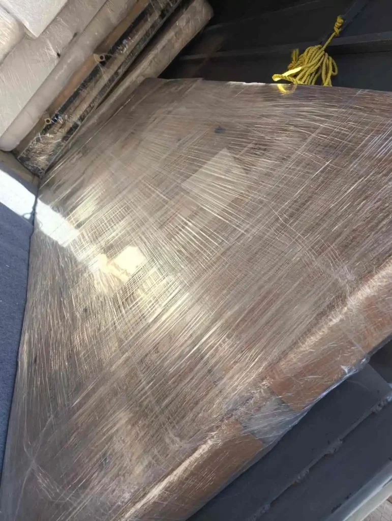 تغليف طاولات الطعام الفاخرة والسفرة باستخدام خامات تغليف أصلية مع افضل شركان نقل عفش بالرياض