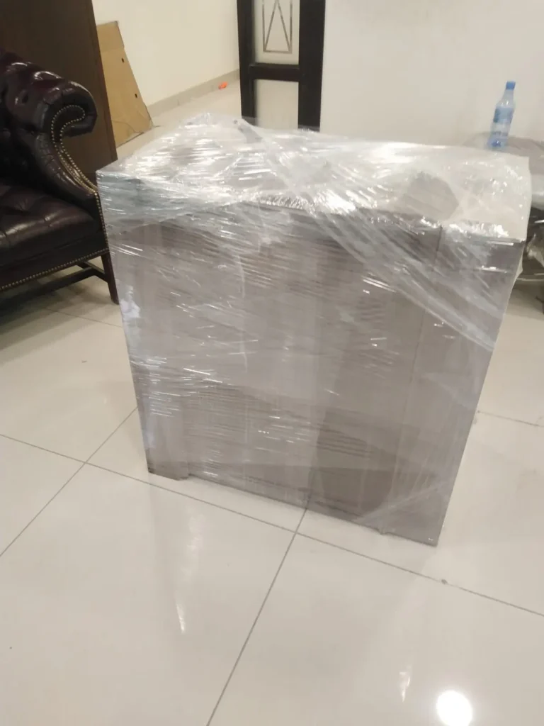 تغليف وحماية الادوات و القطع الزجاجية من افضل شركات نقل العفش بالرياض