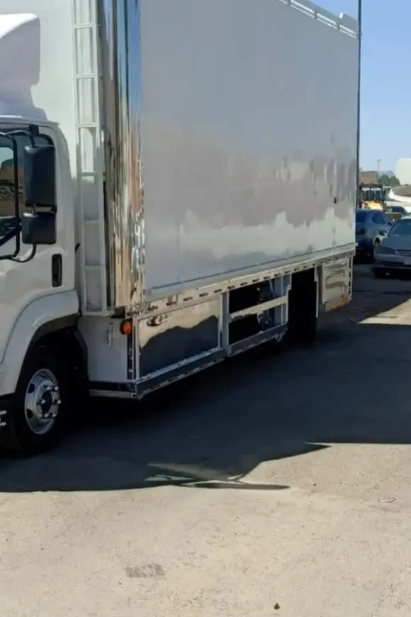 سيارات نقل عفش حي الوادي بالرياض مغلقة ومؤمنة